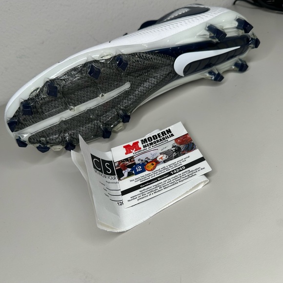 Ezekiel Elliot Signed Football Cleats w COA - Picture 8 of 8